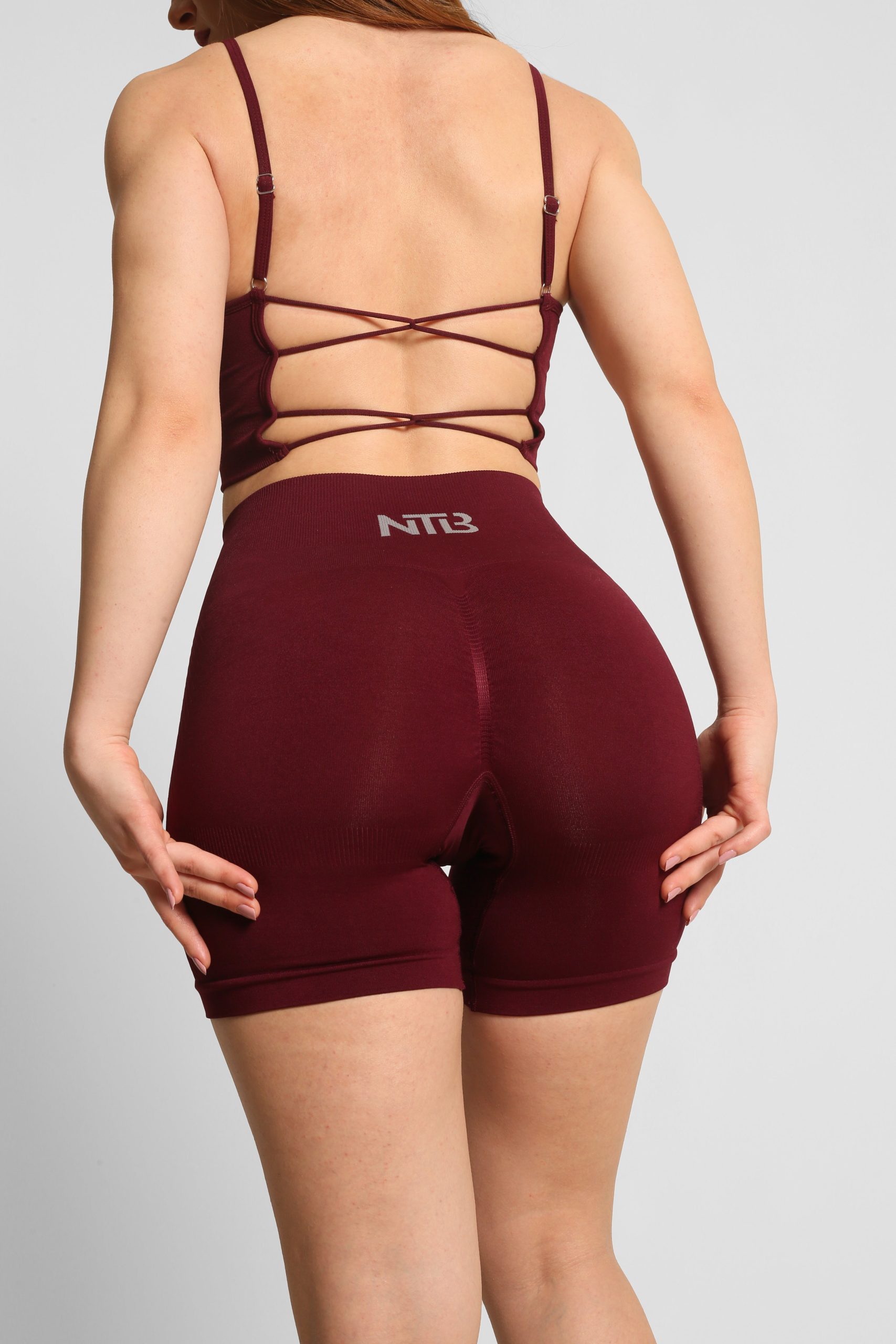 Push-Up Büzgülü Kısa Spor Şort Vişne Çürüğü - Görsel 4